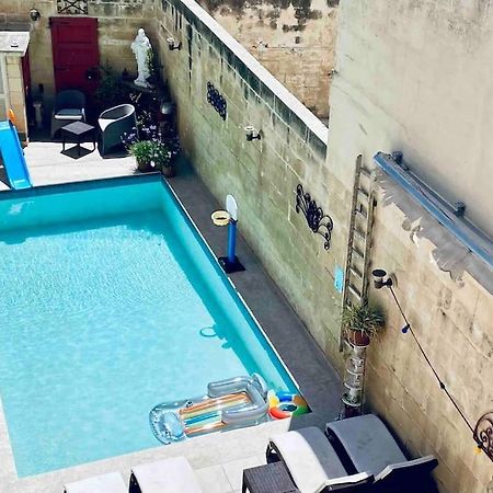 모스타 Free Breakfast, Pool, Spacious Aircon Hideaway 아파트 외부 사진