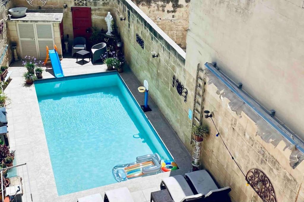 모스타 Free Breakfast, Pool, Spacious Aircon Hideaway 아파트 외부 사진