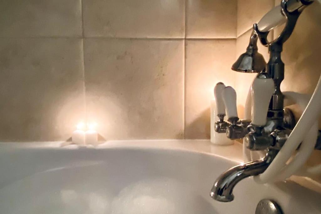 모스타 Free Breakfast, Pool, Spacious Aircon Hideaway 아파트 외부 사진