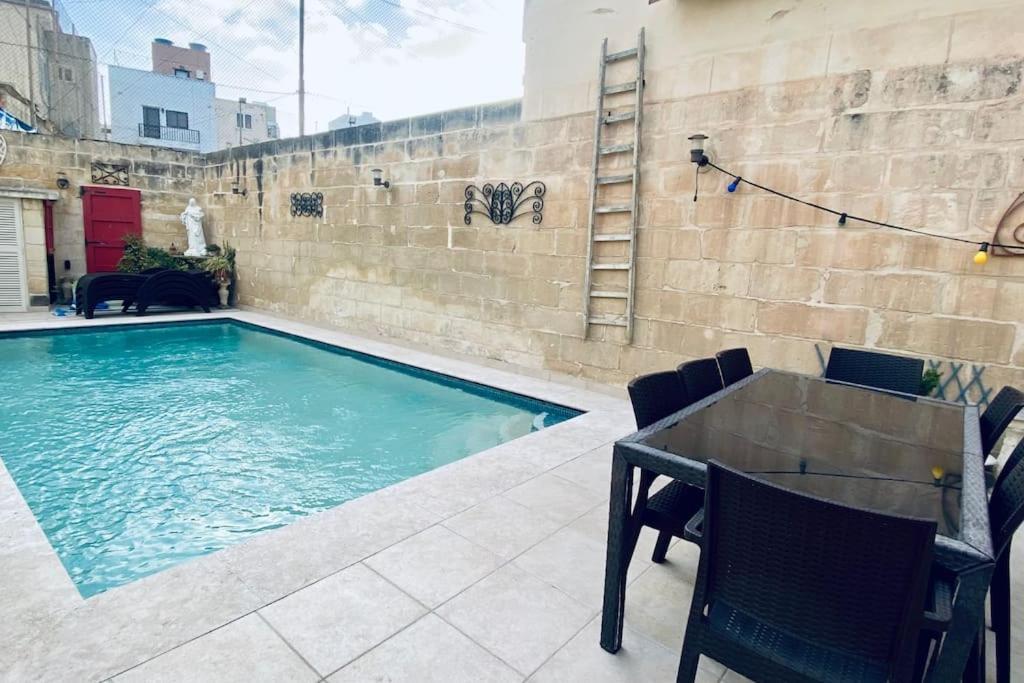 모스타 Free Breakfast, Pool, Spacious Aircon Hideaway 아파트 외부 사진