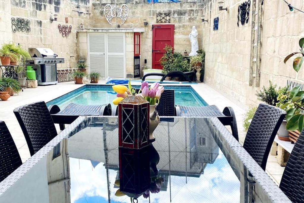 모스타 Free Breakfast, Pool, Spacious Aircon Hideaway 아파트 외부 사진