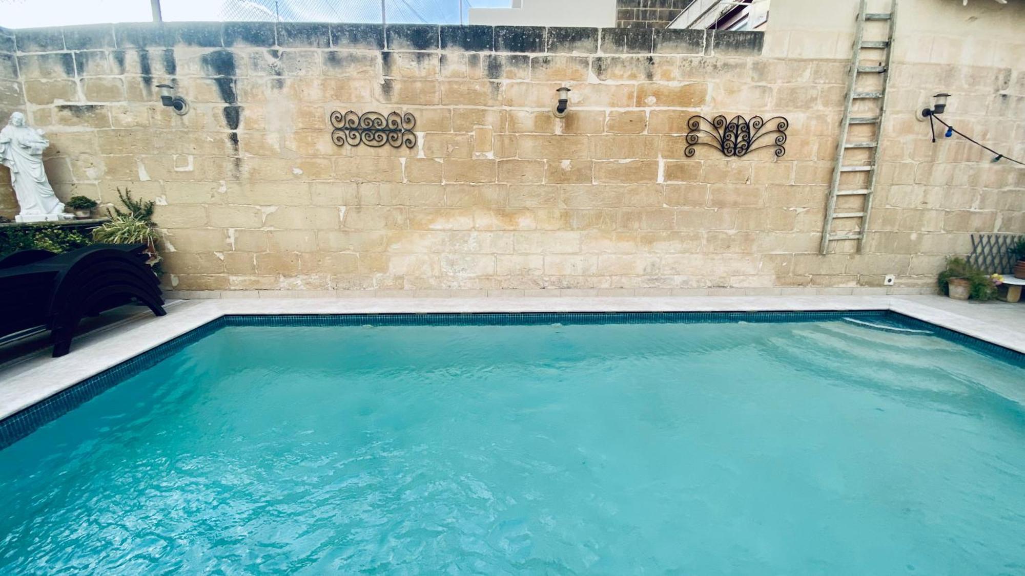 모스타 Free Breakfast, Pool, Spacious Aircon Hideaway 아파트 외부 사진