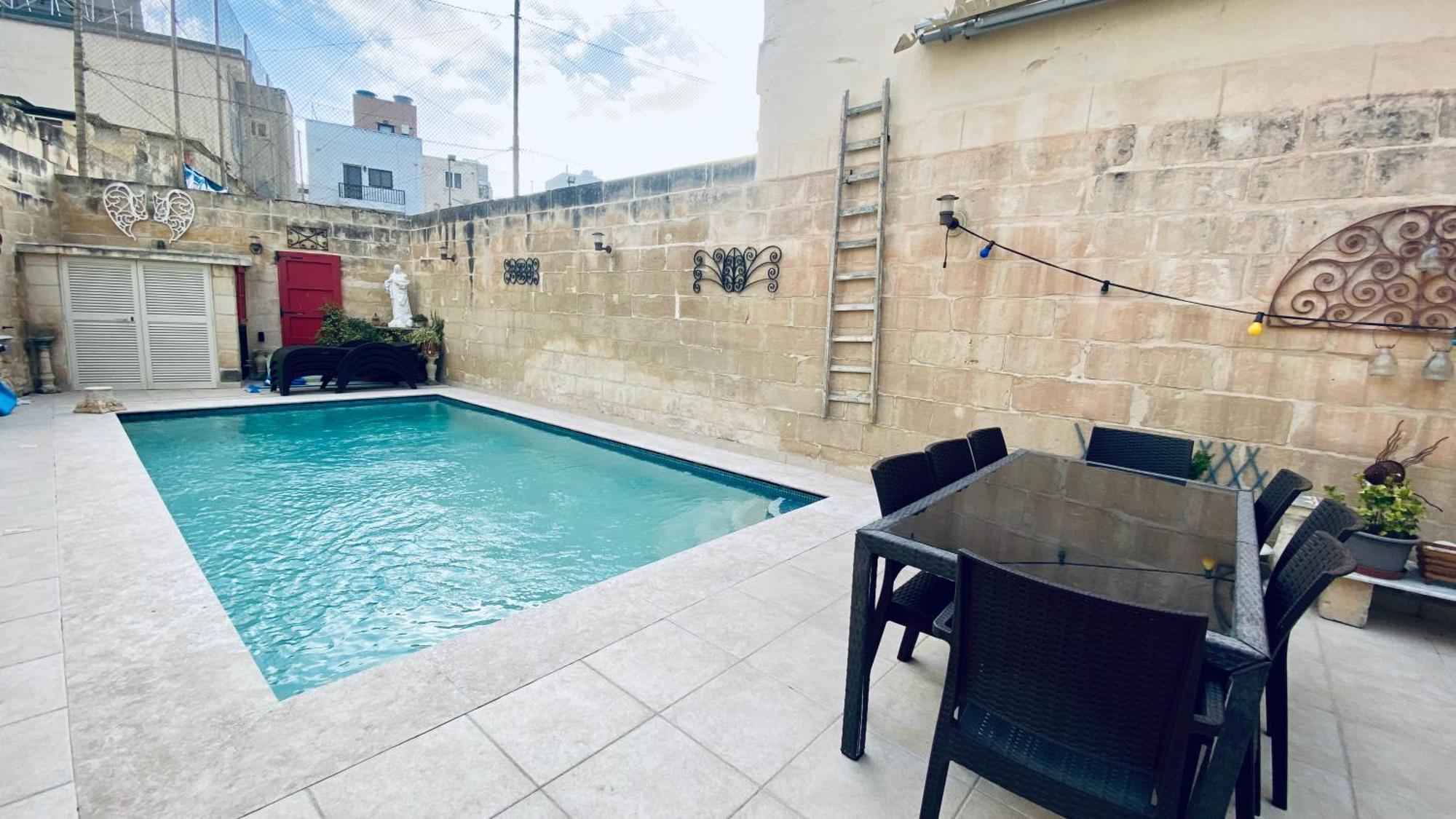 모스타 Free Breakfast, Pool, Spacious Aircon Hideaway 아파트 외부 사진